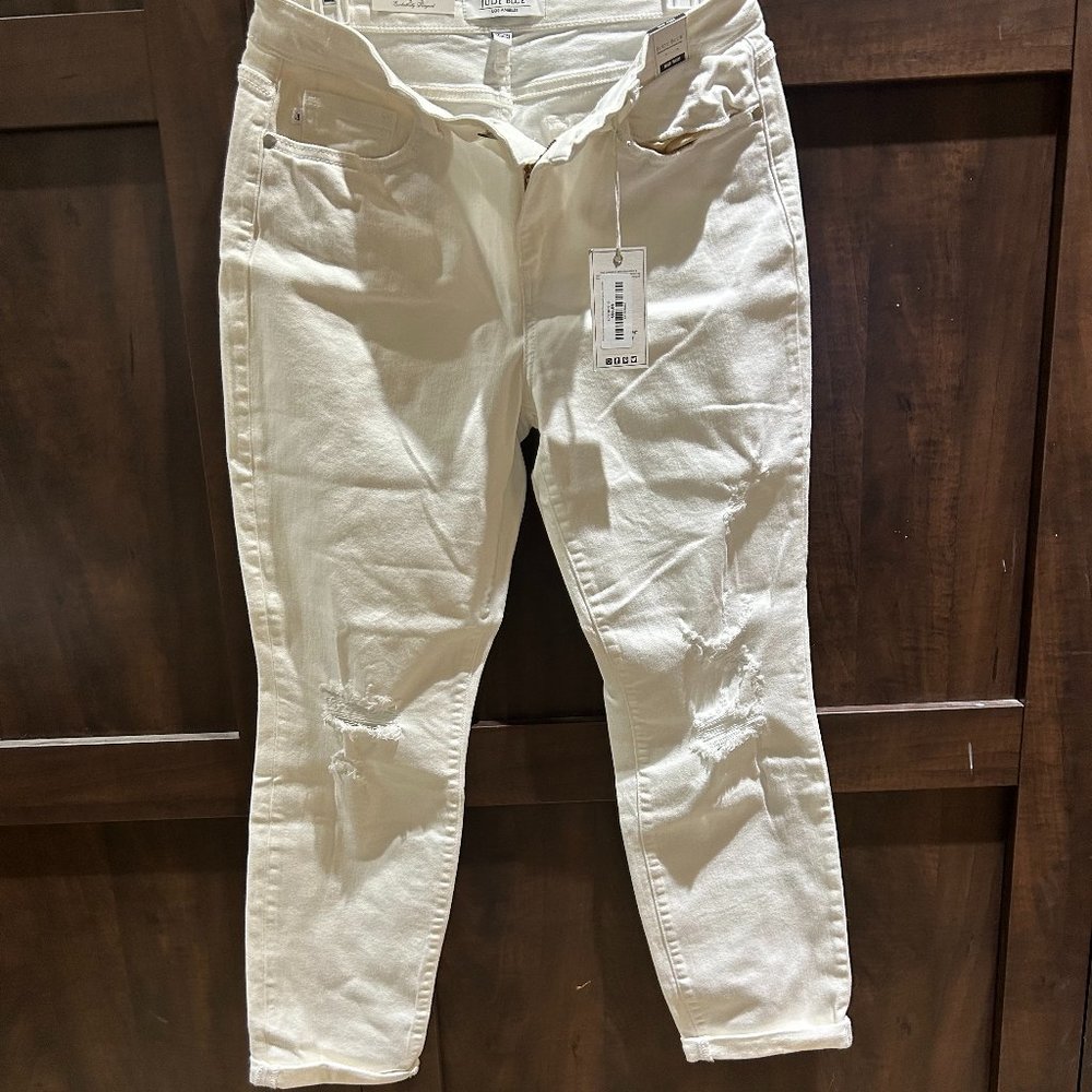 NWT - Judy Blue White Distressed Boyfriend Jeans Size 9/29